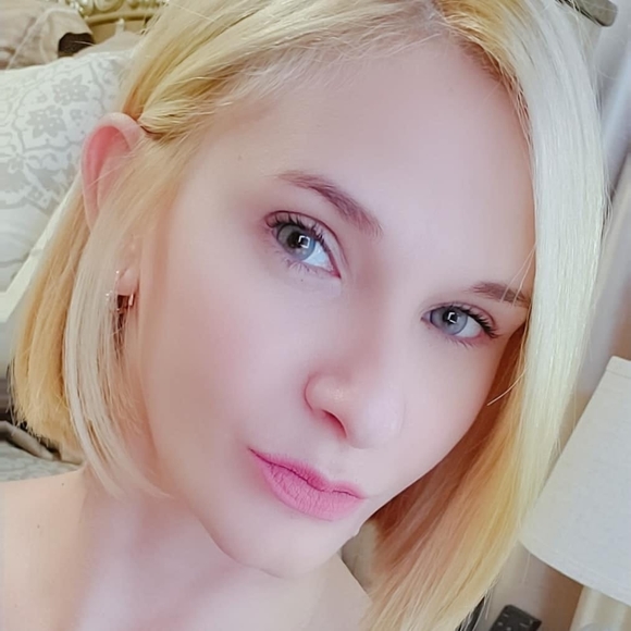 Meet your Posher, Fernanda - Picture 1 of 1